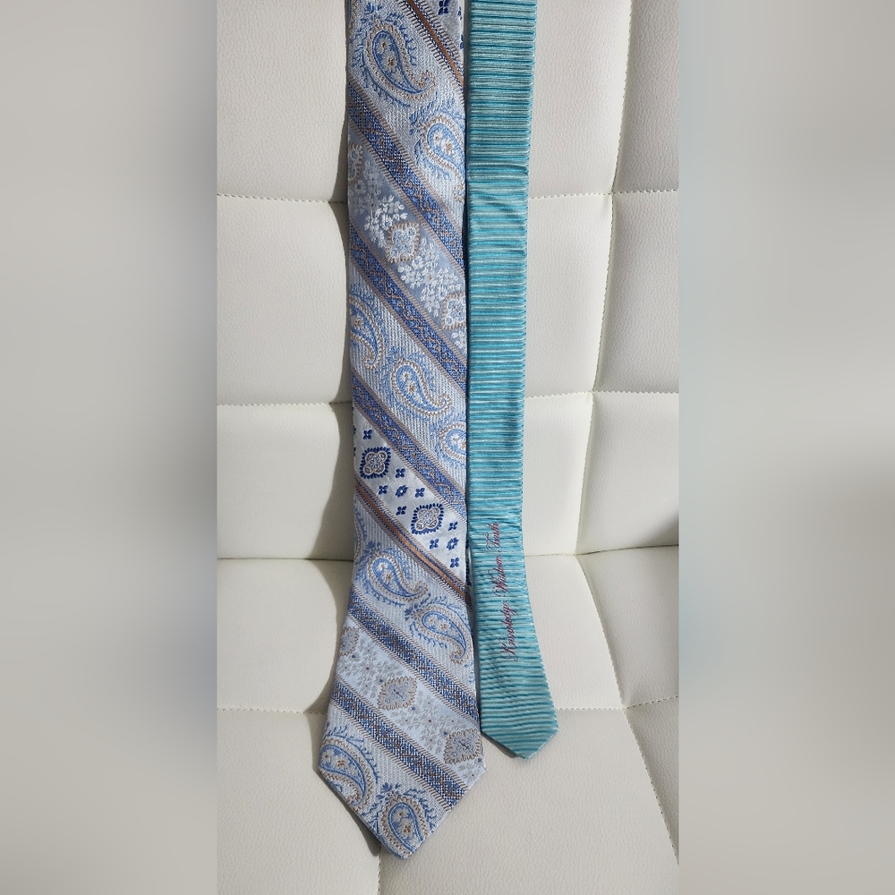 Robert Graham Elegant Blue Paisley‎ Men's Tie 44"